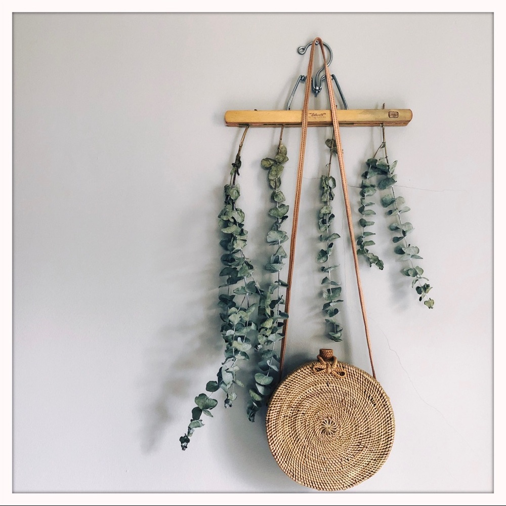 W O V E N straw purse